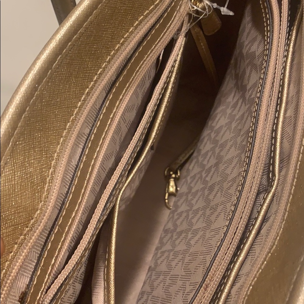 Jet Set Travel Medium Metallic Saffiano Leather